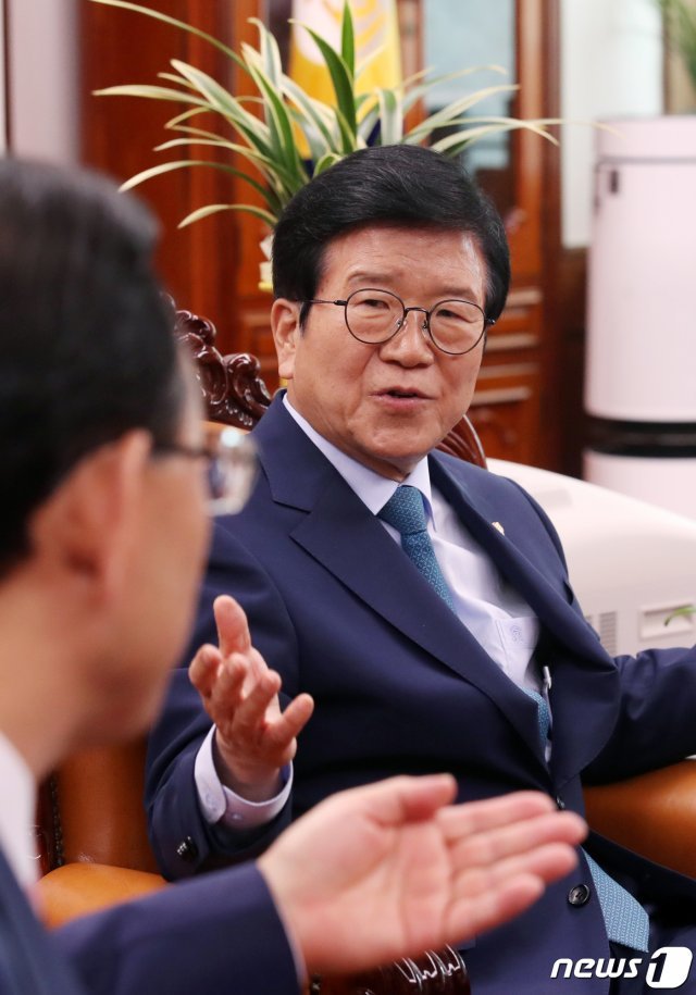 8일 서울 여의도 국회의장실에서 열린 국회의장과 여야 원내대표, 원내수석 회동에서 박병석 의장이 발언하고 있다. 2020.6.8/뉴스1 © News1