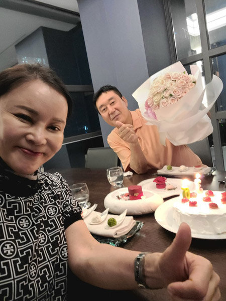 배우 최란(왼쪽)과 전 프로농구 감독 이충희. 사진제공｜최란