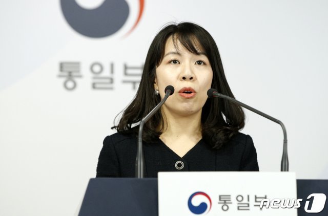 조혜실 통일부 부대변인이 7일 오전 서울 종로구 정부서울청사에서 열린 정례브리핑에서 취재진 질의에 답하고 있다. 2020.2.7 © News1