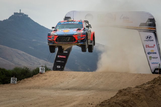 올해 멕시코에서 치러진 2020 WRC 3차전에서 주행중인 i20 Coupe WRC의 모습. 현대자동차 제공