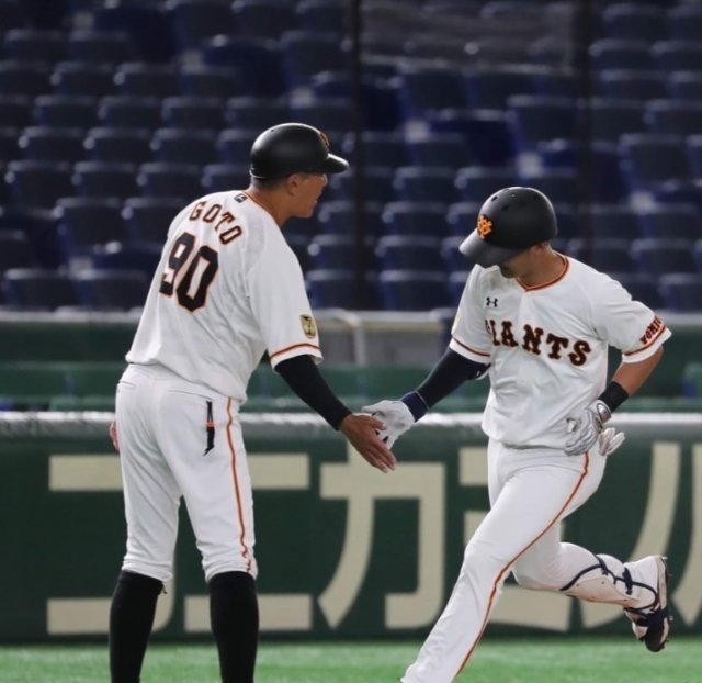 도쿄돔에서 무관중으로 열린 일본 프로야구 경기 모습. (요미우리 자이언츠 SNS 캡처)