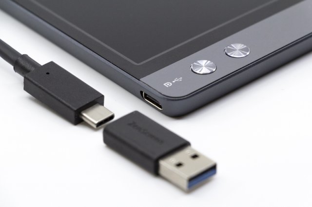기본 제공 케이블은 USB C형, A형으로 쓸 수 있고, 기기 쪽은 C형 단자만 있다. 출처=IT동아