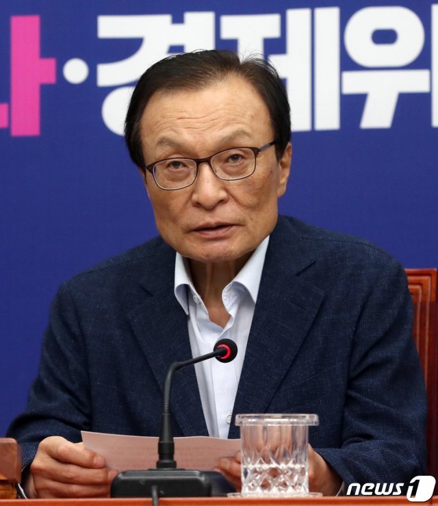 이해찬 더불어민주당 대표가 22일 오전 서울 여의도 국회에서 열린 최고위원회의에서 모두발언을 하고 있다. 이 대표는 모두발언에서 “이번주 안에 원구성해 3차 추경안 심사해 6월 안에 추경안 통과시켜야“한다고 밝혔다. 2020.6.22/뉴스1 © News1