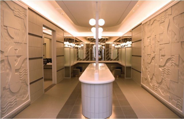 여자화장실 내에 새롭게 마련된 넓고 고급스러운 분위기의 파우더룸.