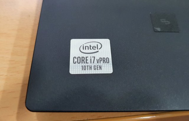 10세대 인텔 코어 프로세서와 엔비디아 쿼드로 P520 그래픽을 탑재했다(출처=IT동아)