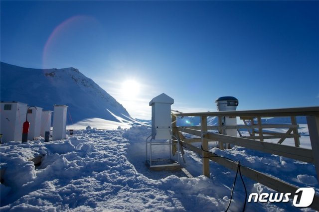 북극에 설치된 초미세먼지 포집장치(KBSI 제공)© 뉴스1