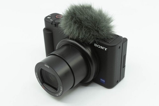 브이로그(Vlog)와 1인 창작에 최적화된 기능을 갖춘 디지털카메라. 소니 ZV-1. (출처=IT동아)