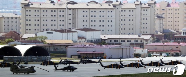경기도 평택시 캠프 험프리스에 미군 헬기가 계류돼 있다. 2020.4.21/뉴스1 © News1