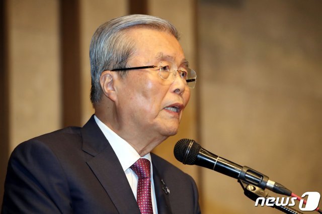 김종인 미래통합당 비상대책위원장이 6월30일 오후 서울 서초구 양재동 엘타워에서 열린 전국 지방의회 의원 연수에서 당 혁신방향을 주제로 특강하고 있다. 2020.6.30/뉴스1 © News1