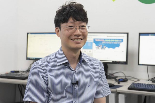 농협중앙회 IT전략본부 선행기술연구팀 오성 차장이 질문에 답하고 있다. 출처=IT동아