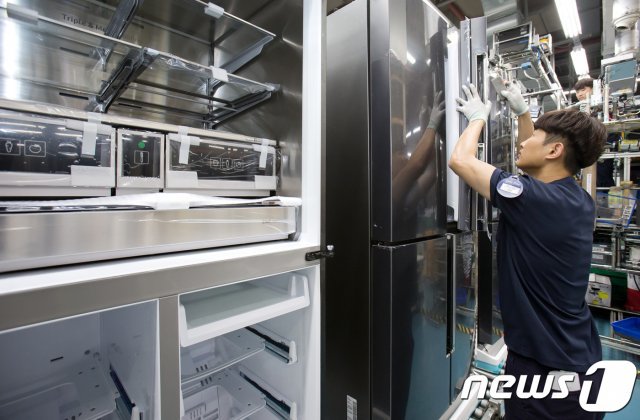 삼성전자 광주사업장은 3일 오전 8시부터 냉장고 생산라인 가동을 재개했다고 밝혔다./뉴스1