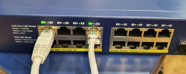 PoE를 지원하는 16개의 기가비트 포트 (출처=IT동아)