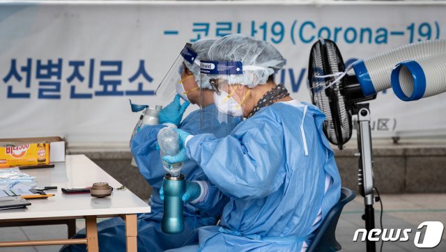 서울시에 설치된 신종 코로나바이러스 감염증(코로나19)  선별진료소 © News1