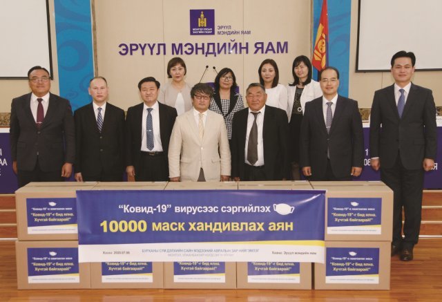 하나님의 교회가 8일, 몽골 보건부에 마스크 1만 매를 지원했다. 이 중 5000매는 신자들이 방역수칙을 준수하며 각자의 집에서 손수 만든 면 마스크다.사진제공 ｜ 하나님의교회 세계복음선교협회