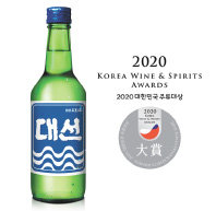 4년 연속 대한민국주류대상 소주 17도 미만 부문에서 대상을 차지한 대선소주. 대선주조 제공