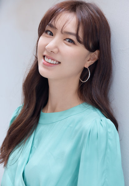 데뷔 18년째에 접어든 배우 서지혜는 “보여주는 연기”가 아닌 “내가 만족할 수 있는 연기”를 지향하고 있다. 올해 ‘사랑의 불시착’부터 ‘저녁 같이 드실래요’까지 왕성한 연기활동을 가능케 한 힘이다. 사진제공｜문화창고