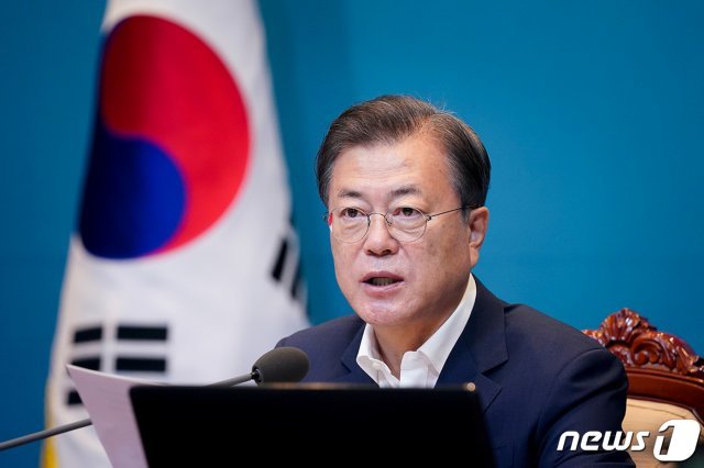 문재인 대통령이 지난달 9일 청와대에서 국무회의를 주재, 모두발언을 하고 있다. (청와대 제공)