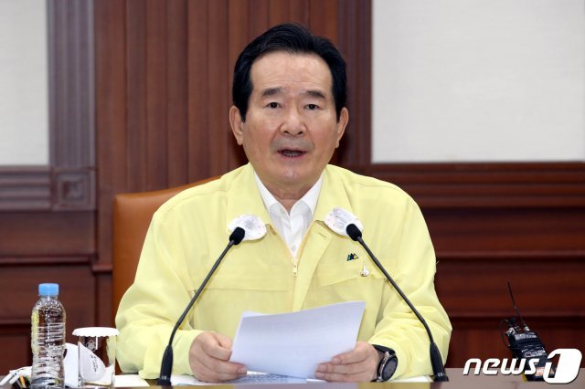 정세균 국무총리가 19일 오후 서울 세종로 정부서울청사에서 열린 코로나19 대응 중앙재난안전대책본부 회의에 참석해 모두발언을 하고 있다.2020.7.19 © News1