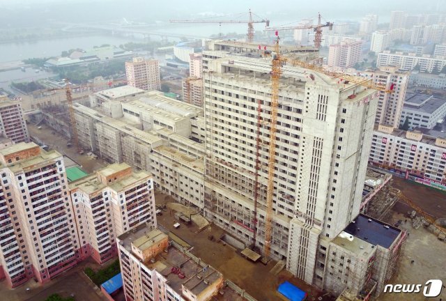 20일 북한 노동당 기관지 노동신문이 공개한 평양종합병원의 조감도. (평양 노동신문=뉴스1)