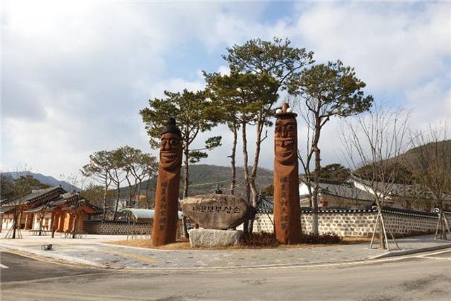 조선시대 보부상의 활동 거점이었던 충남 예산군 덕산면에 전국 유일의 보부상촌이 조성돼 24일 개장한다. 예산군 제공