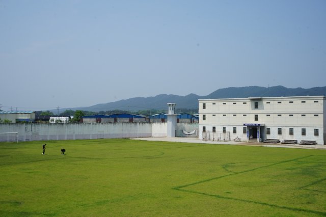 익산교도소세트장은 초등학교 분교가 폐교된 뒤 그 자리에 영화 촬영용 세트장으로 만들었다. 300여 편의 영화와 드라마가 이곳에서 촬영됐다.