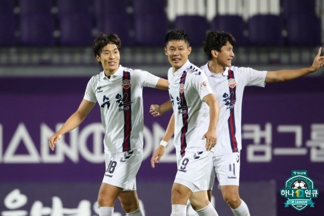 안병준이 결승골을 터뜨린 수원FC가 안양을 꺾고 K리그2 선두를 달렸다. (한국프로축구연맹 제공) © 뉴스1