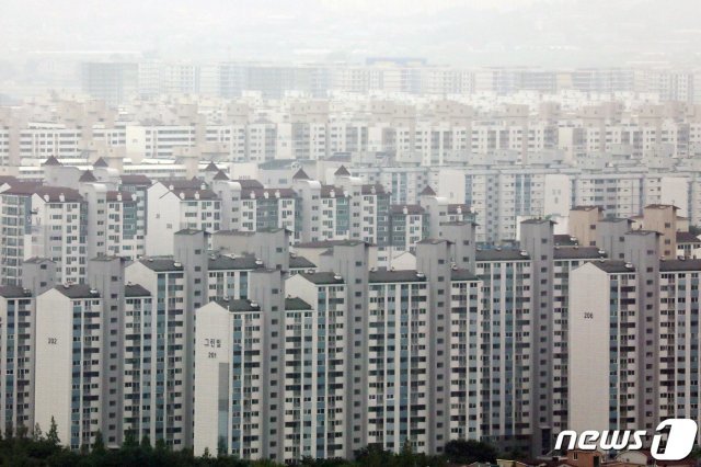 경기도 수원시내 아파트 단지의 모습. 2020.7.27 © News1
