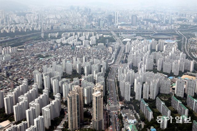 최근 두 달 사이 서울 주택 전세가격이 급등했다. 사진은 서울 시내 아파트 전경. 동아일보DB