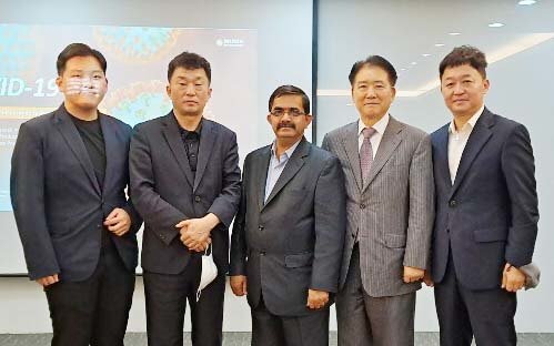 사진 좌측 두 번째 한국마스크산업협회(회장 석호길), 좌측 세 번째 인도 Estima Pharma(대표 Dr.GG)
