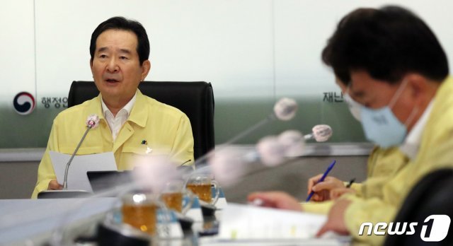 정세균 국무총리가 3일 서울 종로구 정부서울청사에서 열린 집중호우대비 상황정검회의에서 모두발언을 하고 있다. 2020.8.3/뉴스1 © News1