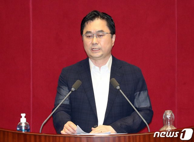 김종민 더불어민주당 의원이 30일 오후 서울 여의도 국회에서 열린 제380회국회(임시회) 제7차 본회의에서 자유발언을 하고 있다. 2020.7.30/뉴스1 © News1
