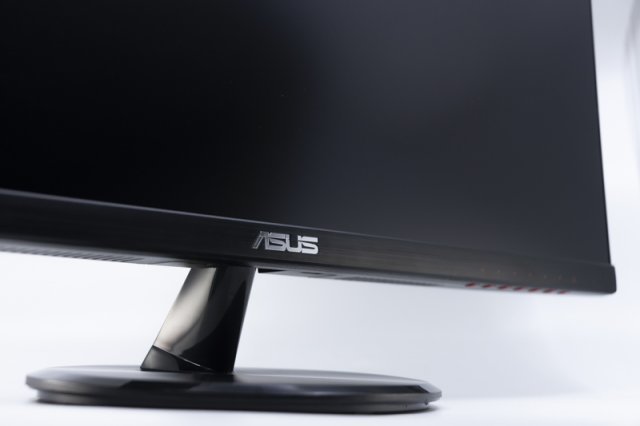 하단 베젤 이외 부분은 베젤이 거의 없는 슬림형 베젤이다. 출처=IT동아