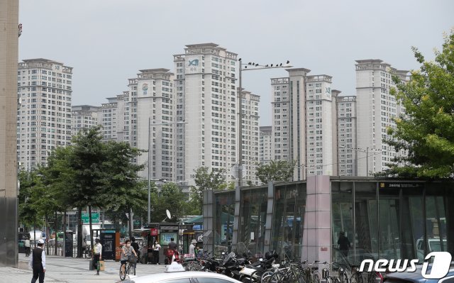 서울 서초구 신반포 아파트 단지의 모습.(자료사진) 2020.7.31/뉴스1 © News1