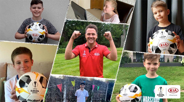 2020 UEFA 유로파리그 트로피 투어의 글로벌 홍보대사인 마이클 오언(가운데)이 축구화 기부 캠페인을 홍보하는 장면. 기아자동차 제공