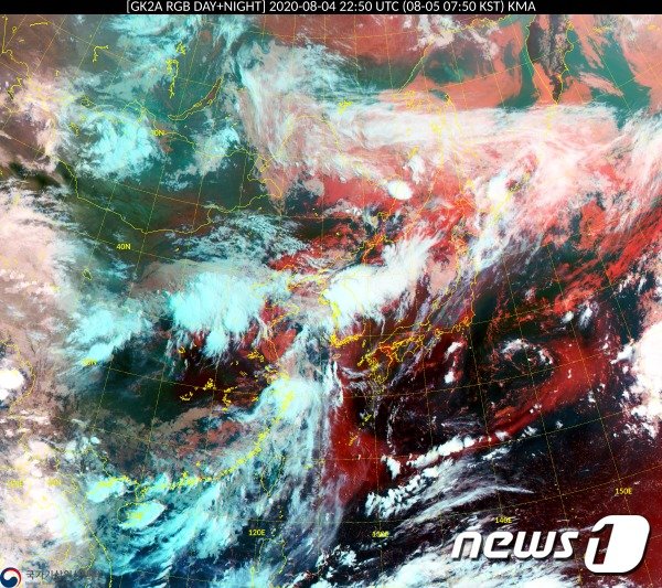 기상청 날씨누리상 5일 오전 7시50분 천리안위성 2A호 동아시아 RGB 주야간 합성영상(기상청 제공) © 뉴스1 황덕현 기자© 뉴스1