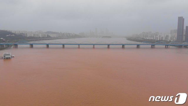 4일 오전 한강 동작대교 인근 상공에서 바라본 한강 전경. © 뉴스1