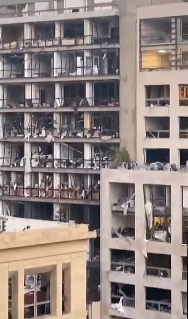 베이루트 사고 SNS
근처 건물들의 유리창이 충격파로 폭파된 걸 확인할 수 있다.