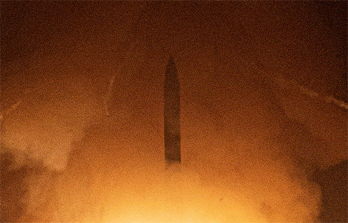 미국의 대륙간탄도미사일(ICBM)인 미니트맨3가 4일(현지 시간) 캘리포니아주 반덴버그 공군기지에서 발사되고 있다. 사진 출처 미군 전략사령부 트위터