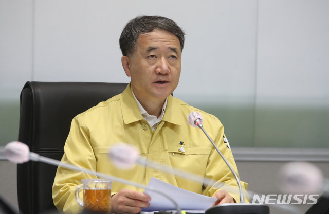 박능후 중앙재난안전대책본부 1차장(보건복지부장관). 뉴시스