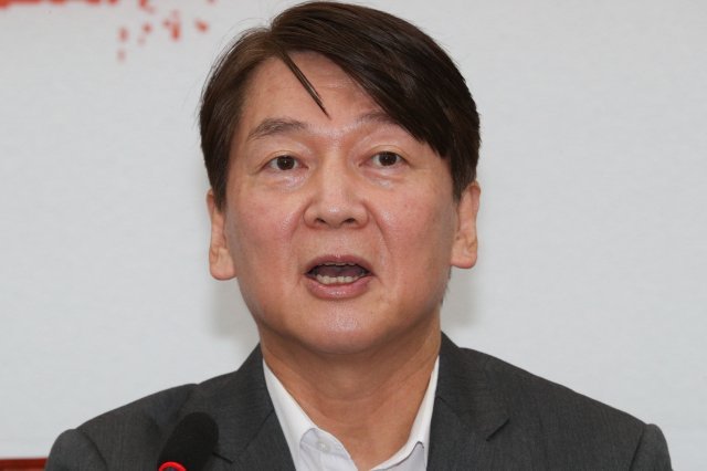 안철수 국민의당 대표가 6일 오전 서울 여의도 국회에서 열린 제34차 최고위원회의에서 모두발언을 하고 있다. 사진=뉴스1