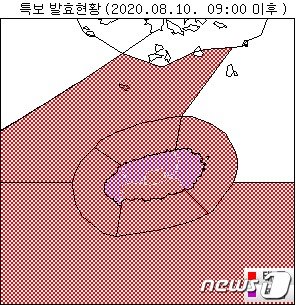 제주지방기상청은 10일 오전 9시를 기해 제주도 전 육·해상에 태풍주의보를 발효할 예정이다.(기상청 홈페이지 갈무리) /© 뉴스1