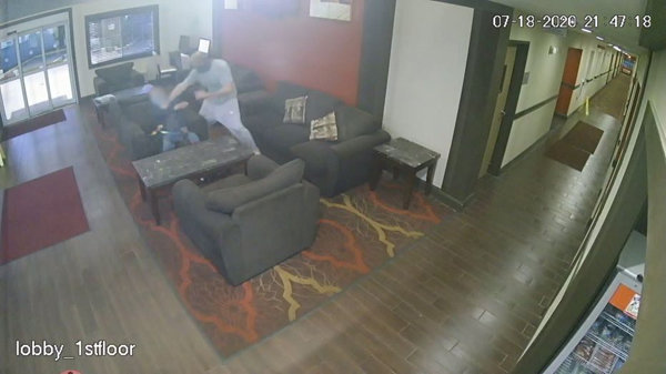폐쇄회로(CC)TV 영상에 포착된 폭행 장면.