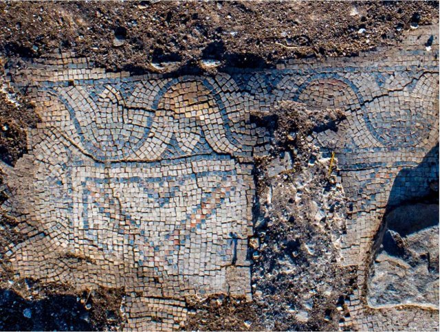 고대 교회의 모자이크 바닥. 이스라엘 문화재 관리국