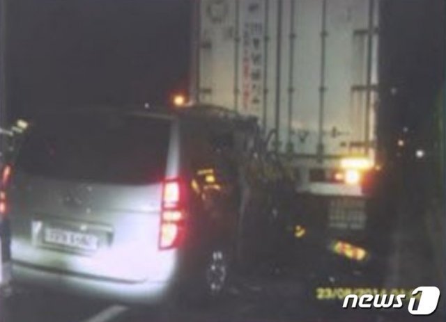 95억 원의 거액 보험금을 노리고 캄보디아 국적의 만삭 아내를 교통사고로 위장해 살해한 혐의로 기소된 남편이 살인죄를 면하게 되면서 납득하기 어렵다는 여론이 확산하고 있다. 사진은 당시 사고 모습. © News1 DB