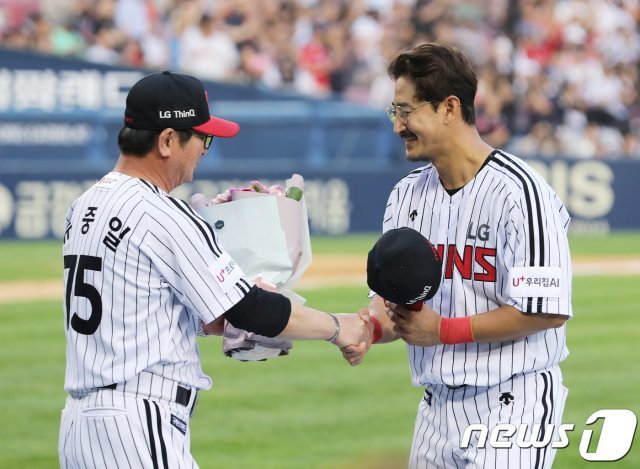 LG 박용택(오른쪽)과 류중일 감독. © News1