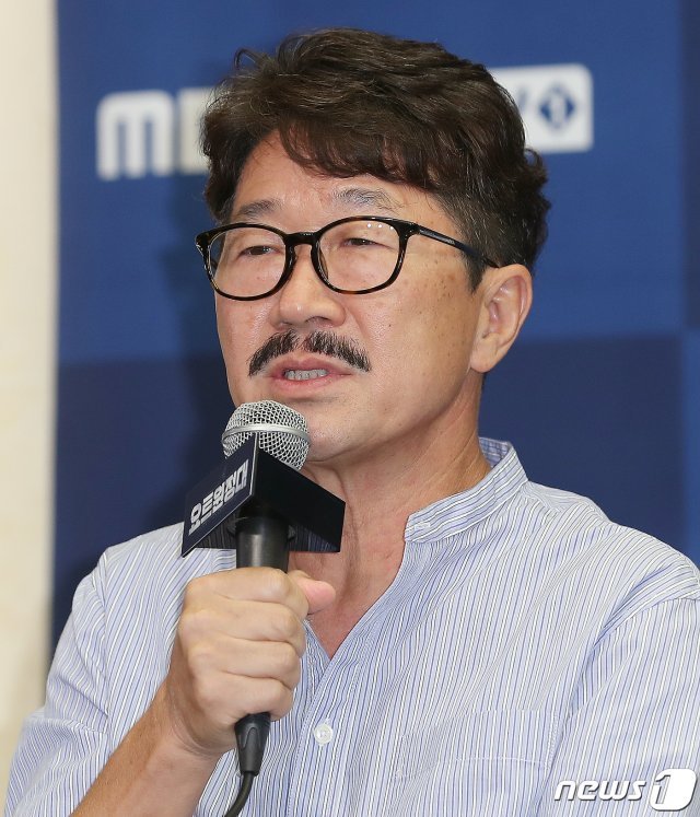 김승진 선장이 12일 오전 서울 마포구 상암동 스탠포드호텔에서 열린 MBC every1 ‘요트원정대’ 제작발표회에 참석해 인사말을 하고 있다. ‘요트원정대’는 모험을 꿈꿔왔던 네 남자가 요트를 타고 태평양 항해에 도전하는 과정을 담은 다큐멘터리식 예능 프로그램이다. 2020.8.12 © News1