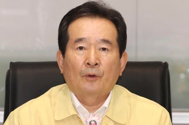 정세균 국무총리가 12일 오전 서울 세종로 정부서울청사에서 열린 코로나19 대응 중앙재난안전대책본부회의를 주재하고 있다. 사진=뉴스1