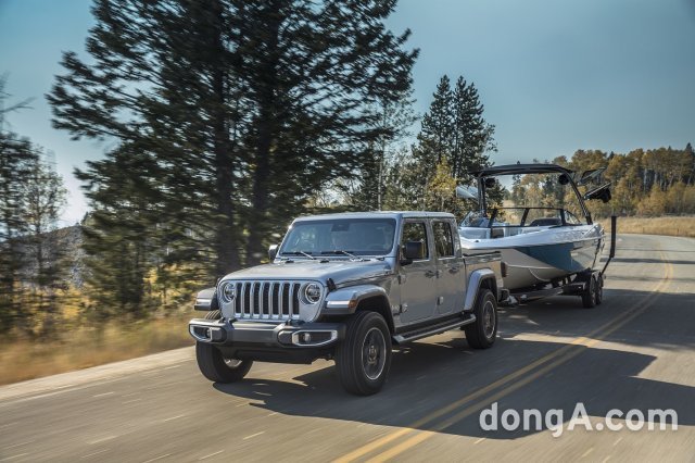 지프 글래디에이터