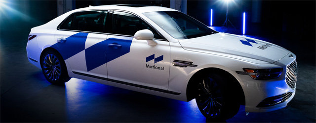 현대자동차그룹과 앱티브의 자율주행 합작법인 ‘모셔널’이 사명을 공개하면서 선보인 제네시스 G90의 모셔널 로고 래핑 차량. 현대자동차그룹 제공