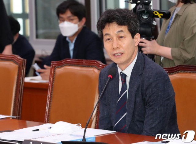 윤건영 더불어민주당 의원. 2020.6.16/뉴스1 © News1